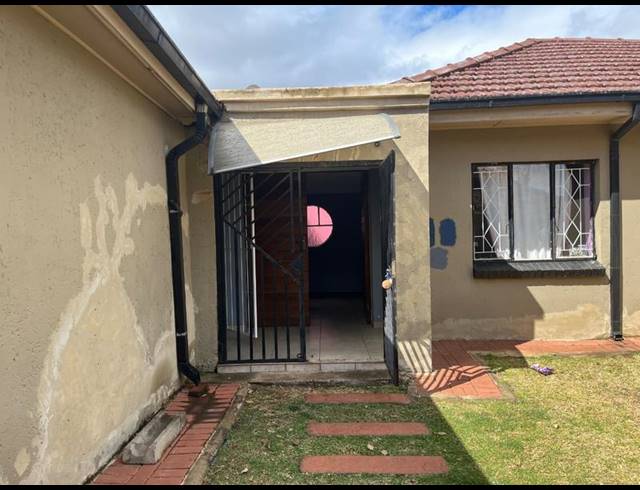 5 BEDROOM HOUSE FOR SALE IN LINMEYER